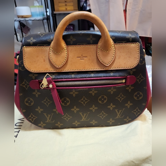 Authentic Louis Vuitton Eden MM in Rouge color - Picture 14 of 17